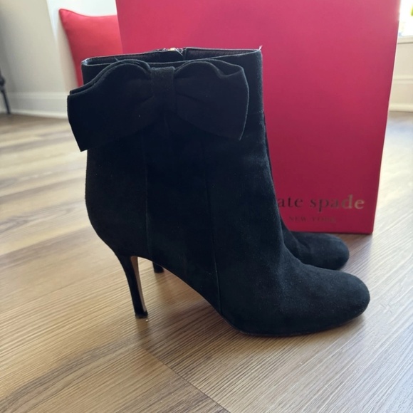 $395 KATE SPADE NEW YORK Stiletto Heels Booties Size 9 Suede Bow Accent - Picture 3 of 6